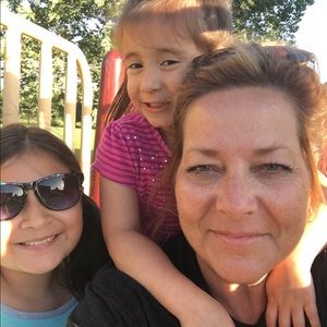 Meet your Posher, Leslie